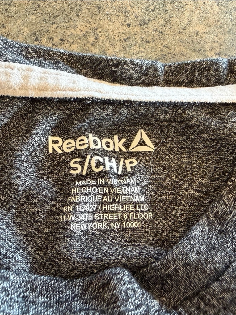 🎀3/$25🎀 Reebok size small gray tank - Picture 3 of 3